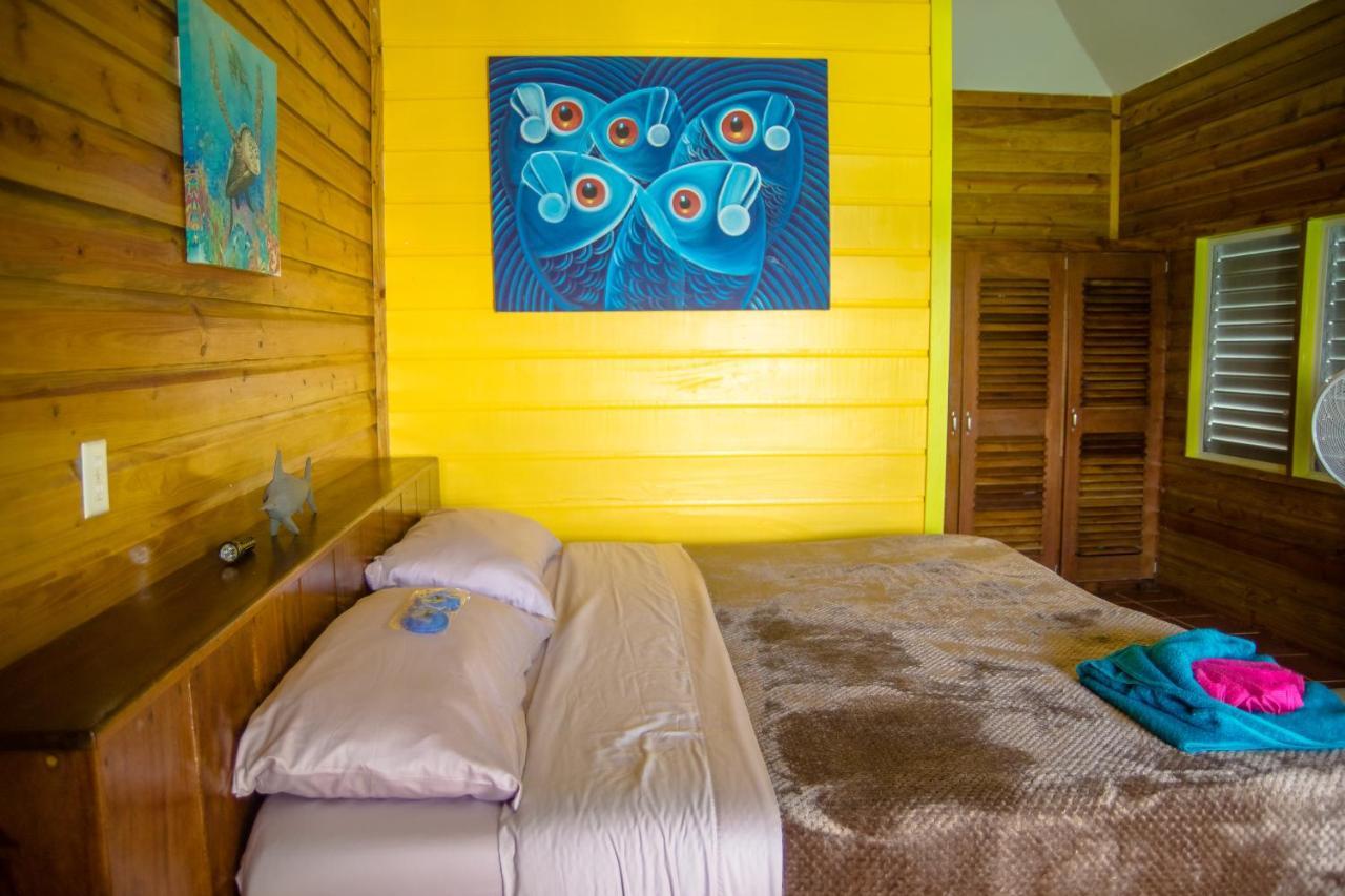 King Lewey'S Island Resort Placencia Eksteriør billede