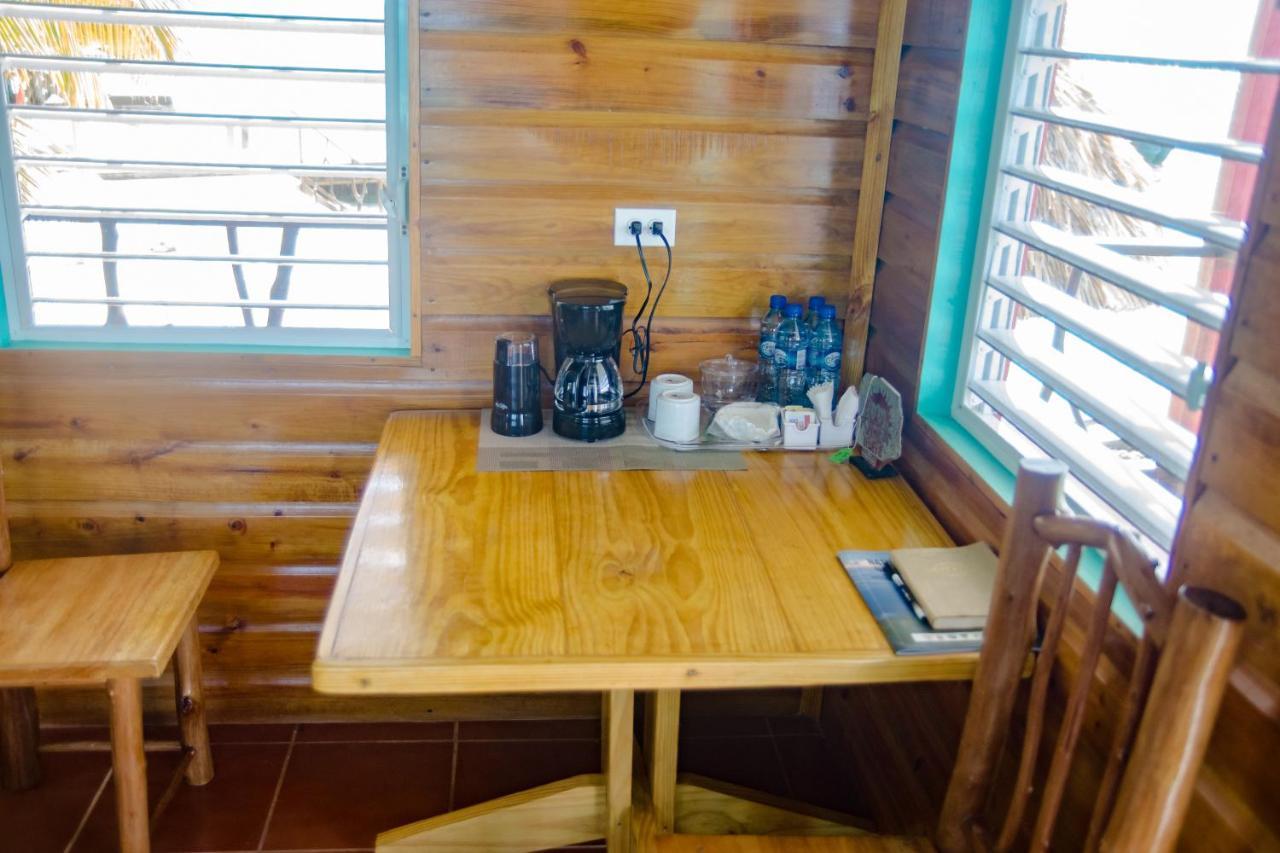 King Lewey'S Island Resort Placencia Eksteriør billede